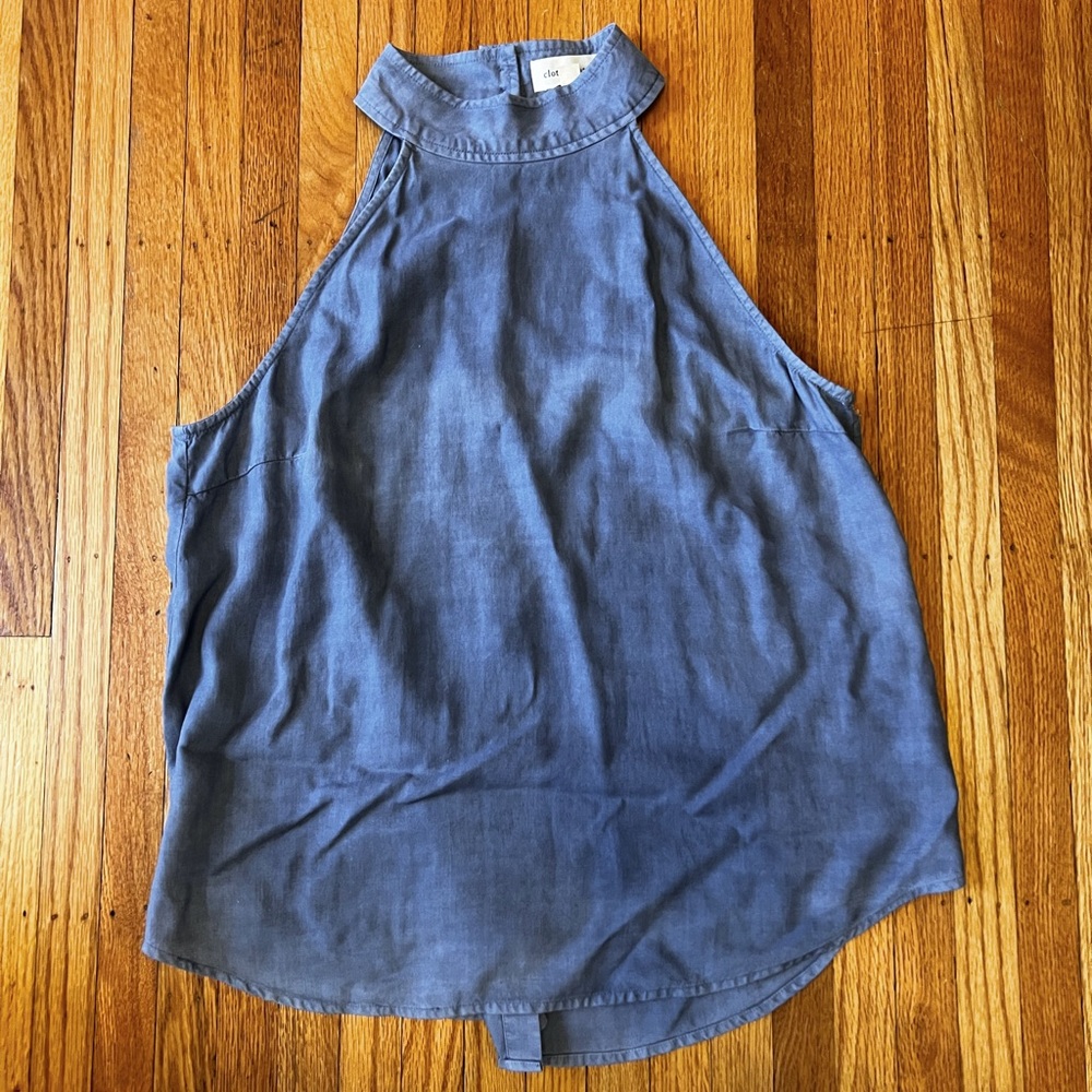 blue tank top